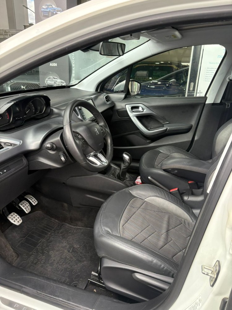 Peugeot 208 Feline Pack Cuir — foto 10